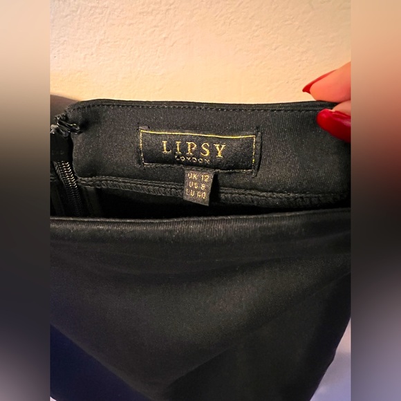 Lipsy scuba pencil skirt in black. US 8/ UK 12. Runs a little larger. - Picture 4 of 6